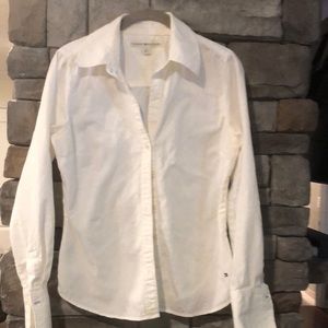 Nice Tommy Hilfiger blouse size Med fits like a small non smoke home